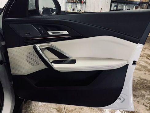 New 2026 BMW X2 xDrive28i image 17