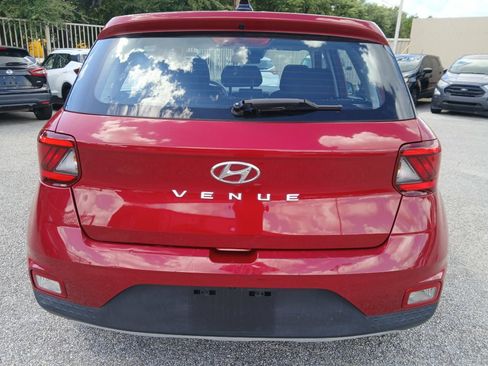 Used 2021 Hyundai Venue SE FWD image 6
