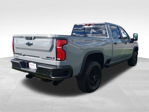 Used 2025 Chevrolet Silverado 2500 ZR2 w/ Technology Package AWD/4WD image 8