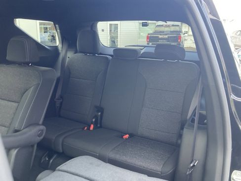 Used 2025 Chevrolet Traverse LT image 23