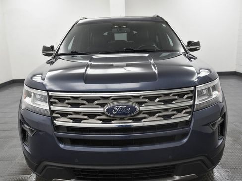 Used 2018 Ford Explorer XLT w/ Equipment Group 202A image 2