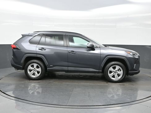 Used 2020 Toyota RAV4 XLE image 7