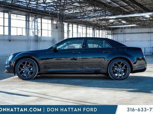 Used 2022 Chrysler 300 Touring w/ Sport Appearance Package image 2