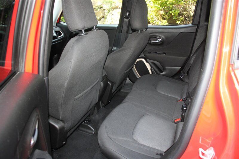 Used 2016 Jeep Renegade Latitude AWD/4WD image 14