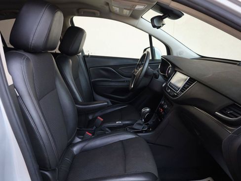 Used 2021 Buick Encore Preferred FWD image 24