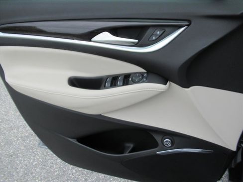 Used 2023 Buick Enclave Essence image 26