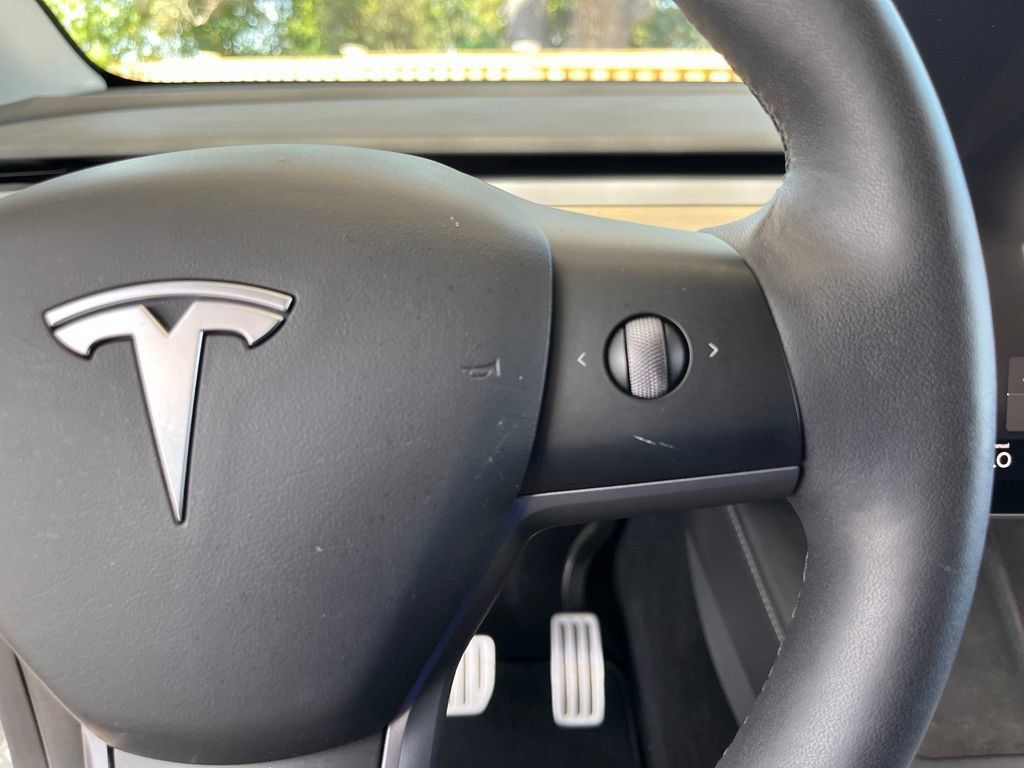 Used 2022 Tesla Model Y Performance AWD/4WD image 36
