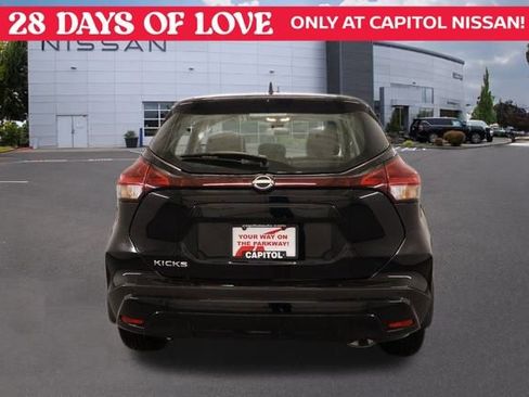 New 2025 Nissan Kicks Play S image 4