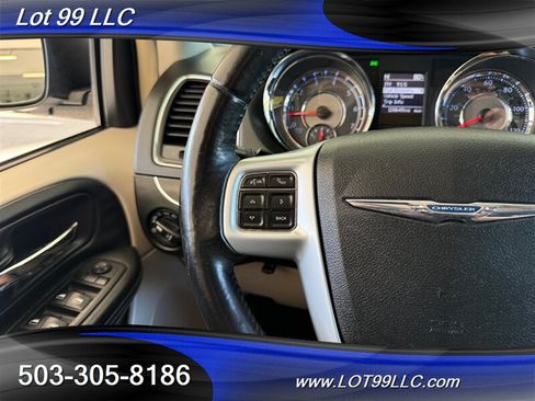 Used 2013 Chrysler Town & Country Touring FWD image 37