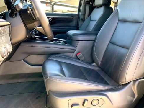 Certified 2025 Chevrolet Suburban Z71 image 8