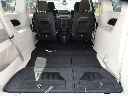 Used 2017 Chrysler Pacifica LX FWD image 18