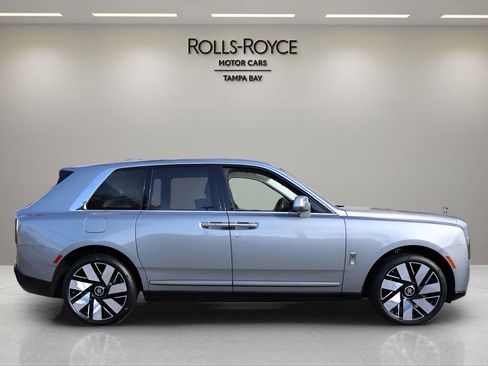 New 2026 Rolls-Royce Cullinan AWD/4WD image 9