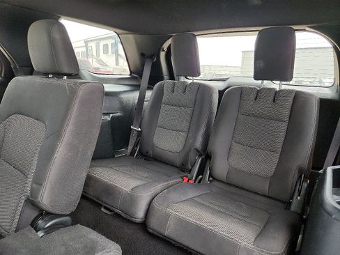 Used 2019 Ford Explorer XLT w/ Equipment Group 201A FWD image 8