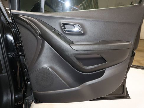 Used 2019 Chevrolet Trax LT w/ LPO, Cargo Package image 15