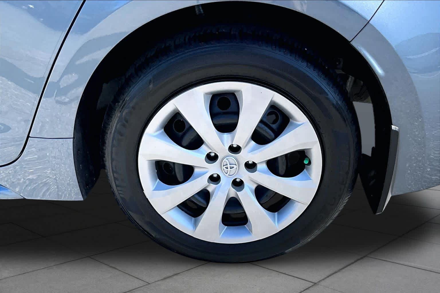 Used 2025 Toyota Corolla LE FWD image 10