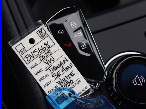 Used 2025 Volkswagen Tiguan SE image 32