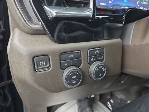 Used 2025 Chevrolet Silverado 1500 LT image 41
