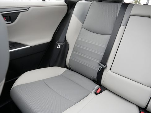 Used 2022 Toyota RAV4 Limited image 12