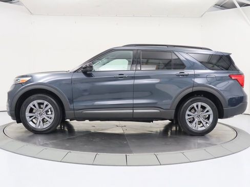Used 2022 Ford Explorer XLT w/ Equipment Group 202A AWD/4WD image 2
