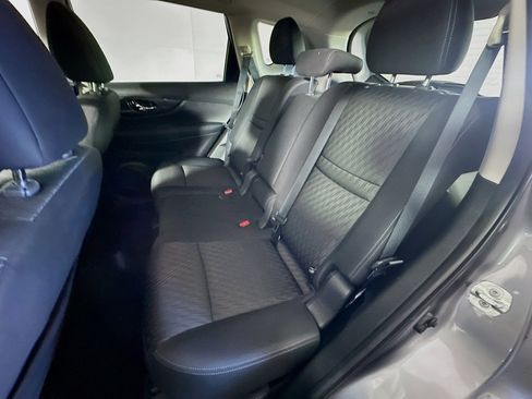 Used 2020 Nissan Rogue SV FWD image 25