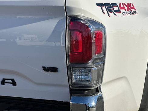 Used 2022 Toyota Tacoma TRD Off-Road image 23