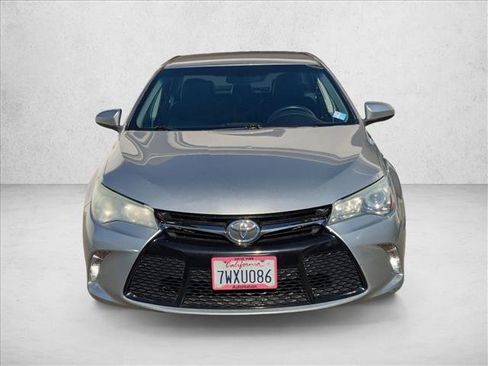Used 2016 Toyota Camry SE image 2