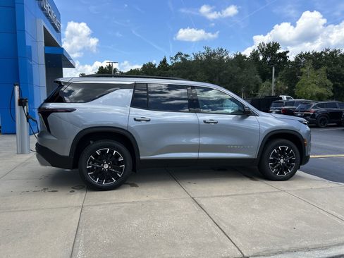 New 2026 Chevrolet Traverse LT w/ Sun and Wheel Package image 9
