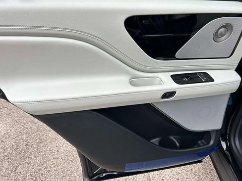 New 2026 Lincoln Aviator Black Label w/ Jet Appearance Package image 17