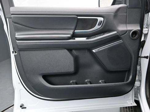 Used 2025 Ford Expedition Max Platinum w/ Stealth Appearance Package image 12