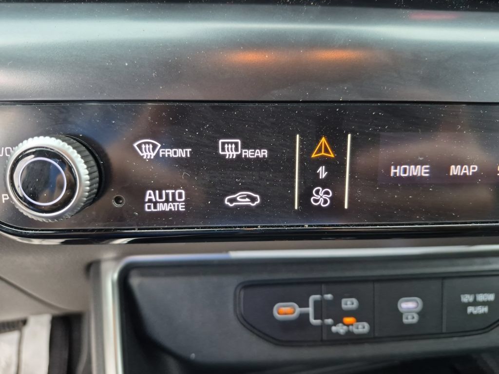 Used 2025 Kia Carnival FWD image 13