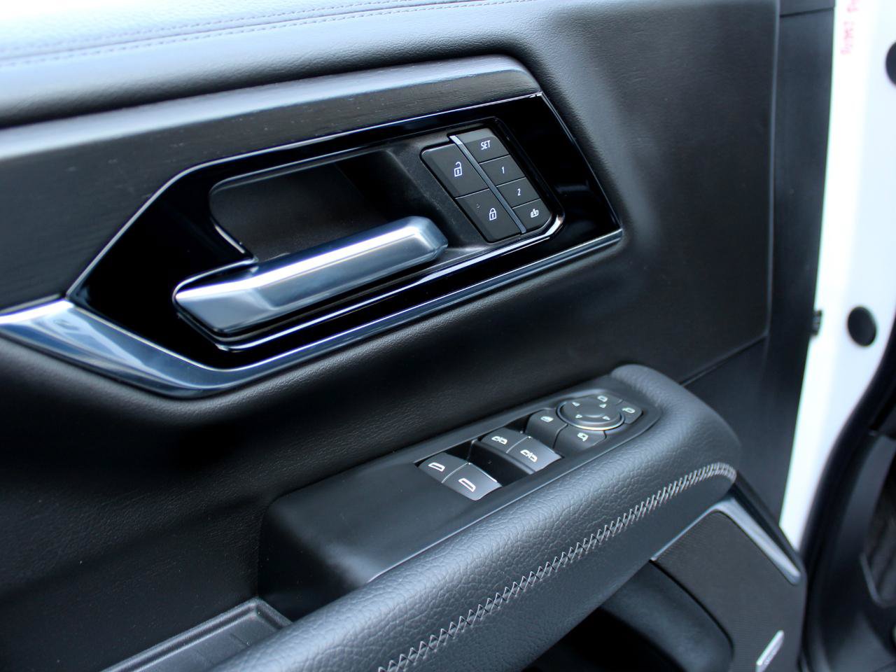Used 2025 GMC Yukon Denali AWD/4WD image 36