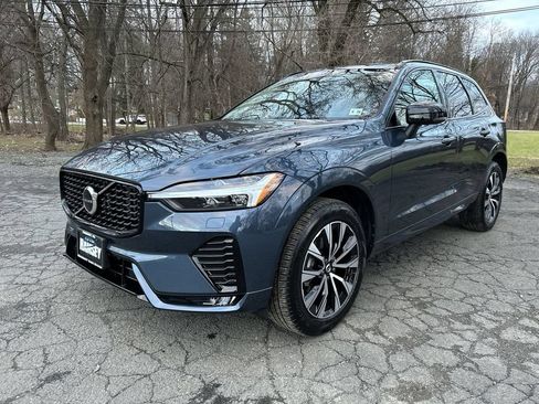 Used 2024 Volvo XC60 B5 Core w/ Protection Package Premier AWD/4WD image 4