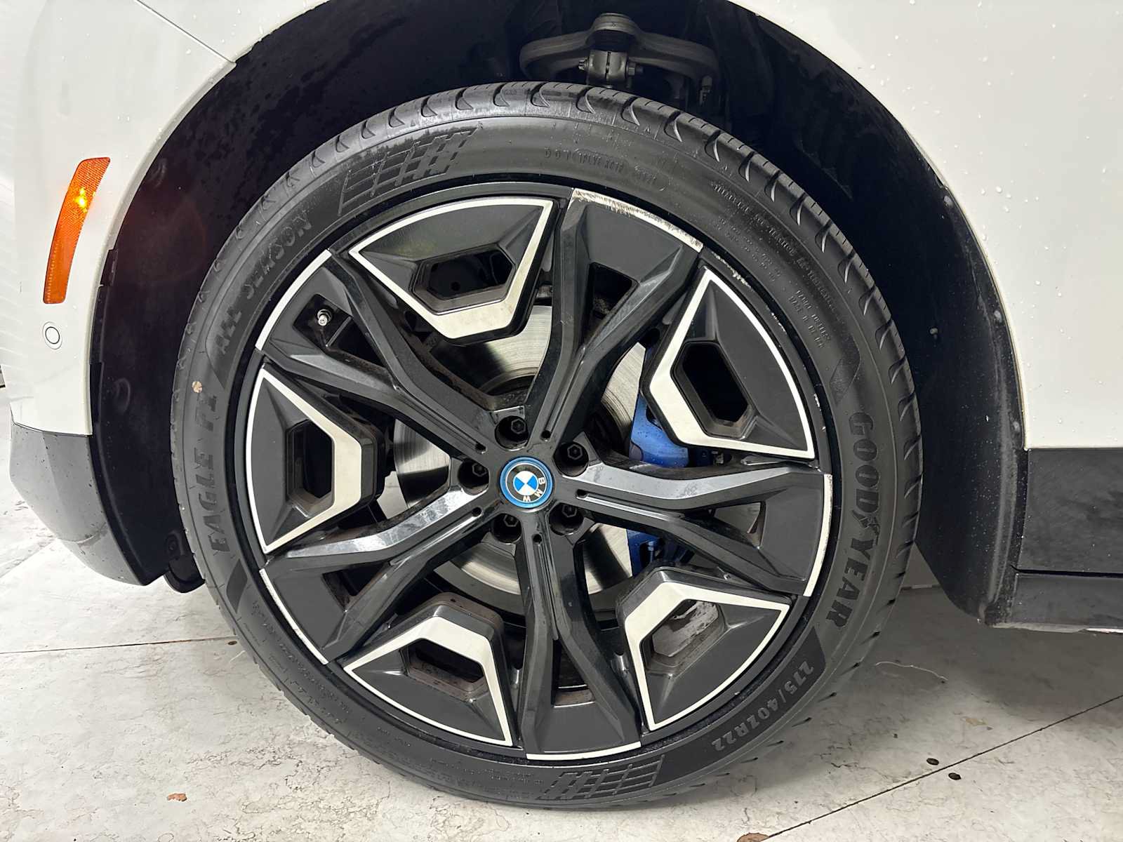 Used 2024 BMW iX xDrive50 w/ Sport Package AWD/4WD image 18