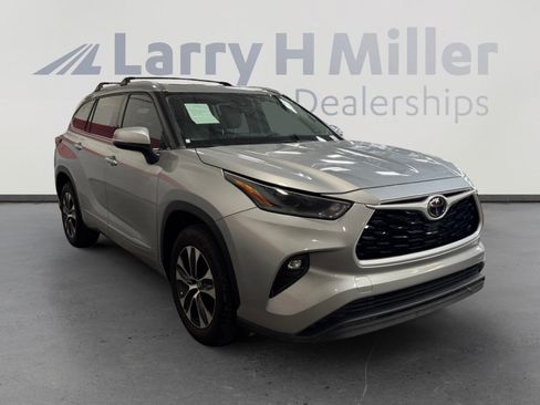 Used 2021 Toyota Highlander XLE FWD image 7