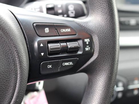 Used 2017 Kia Sorento FWD image 18