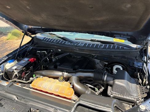 Used 2018 Ford Expedition XLT w/ Equipment Group 202A RWD image 18
