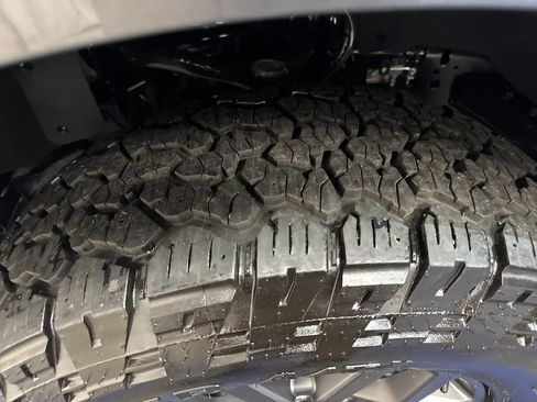 Certified 2025 Ford F150 Tremor AWD/4WD image 29