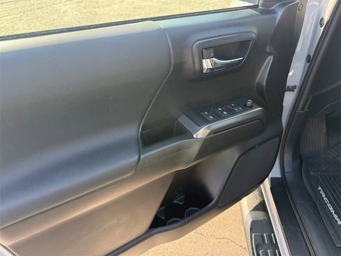 Used 2020 Toyota Tacoma SR5 image 11