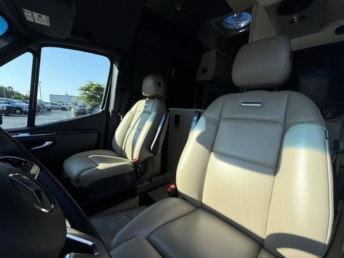 Used 2023 Mercedes-Benz Sprinter 3500 image 21