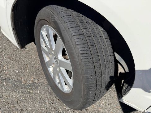 Used 2013 Chrysler Town & Country Touring FWD image 2
