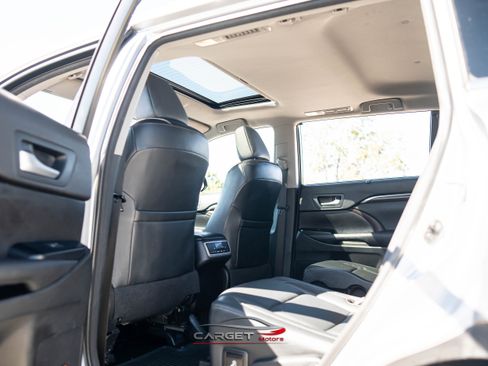 Used 2015 Toyota Highlander Limited image 19