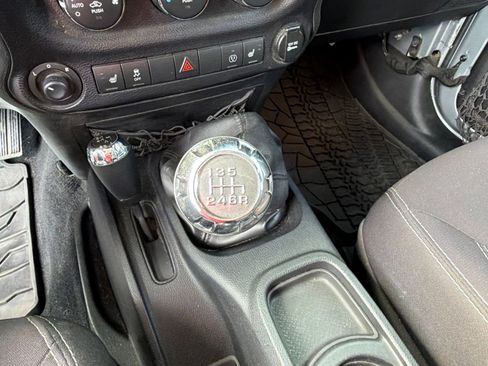 Used 2014 Jeep Wrangler Unlimited Sahara w/ Dual Top Group AWD/4WD image 17