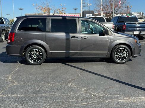 Used 2019 Dodge Grand Caravan GT image 4