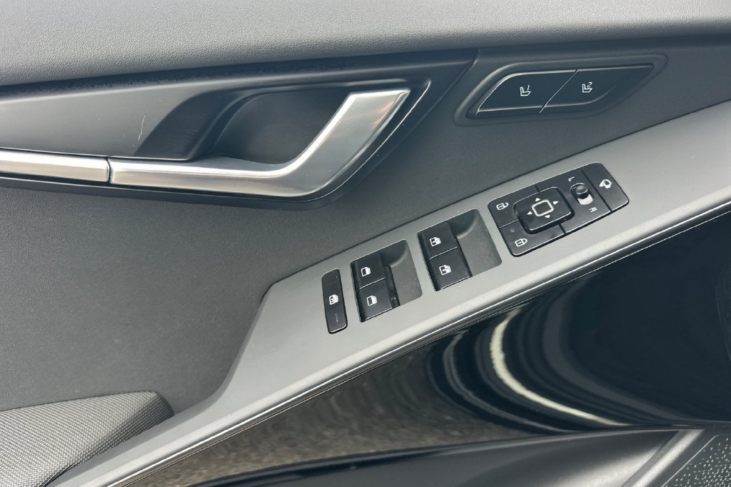 Used 2024 Kia Niro Wave FWD image 11