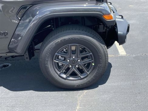 New 2025 Jeep Gladiator Sport image 35