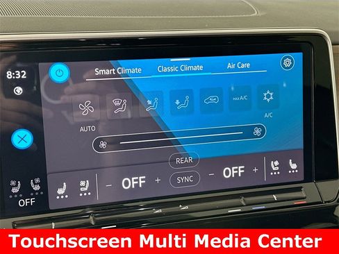 Used 2025 Volkswagen Atlas SE image 11