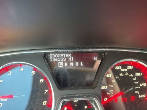 Used 2015 GMC Acadia SLE image 16