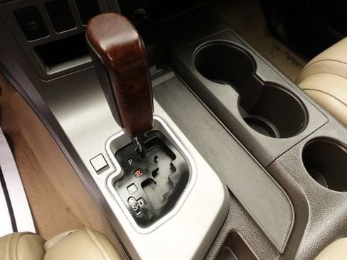 Used 2010 Toyota Tundra Limited image 23