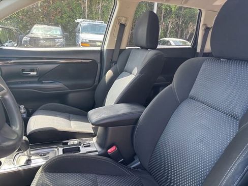 Used 2019 Mitsubishi Outlander ES image 6