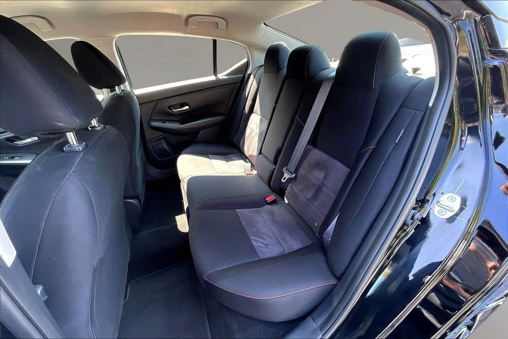 Used 2025 Nissan Sentra SR FWD image 18
